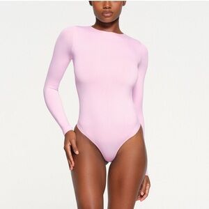 Skims Essential 🩷 Cherry Blossom Crewneck Long Sleeve Bodysuit Size S/M SOLD OUT